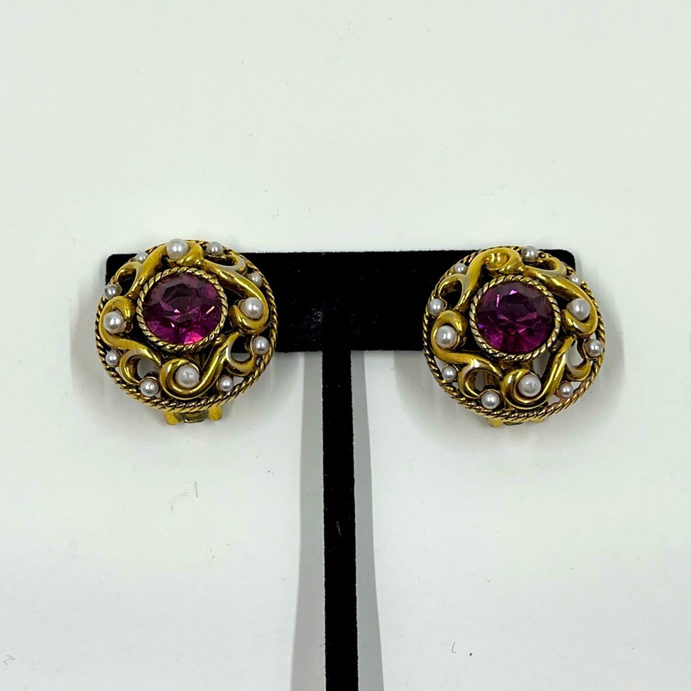 Vendome Signed Vintage Pearl & Swarovski Gold Clip On Earrings